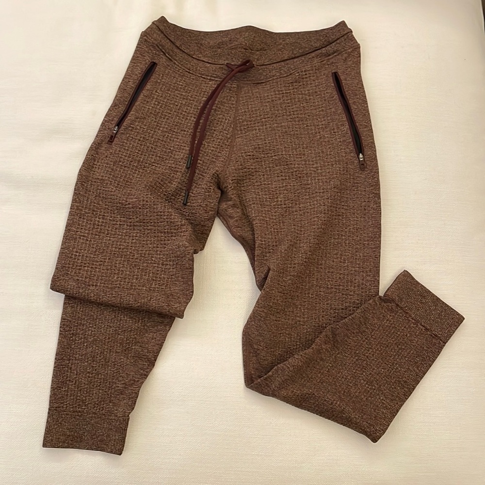 Brand: Lulu Lemon
Style: Engineered Warmth Jogger
Color: Maroon
Size:L
Brand New